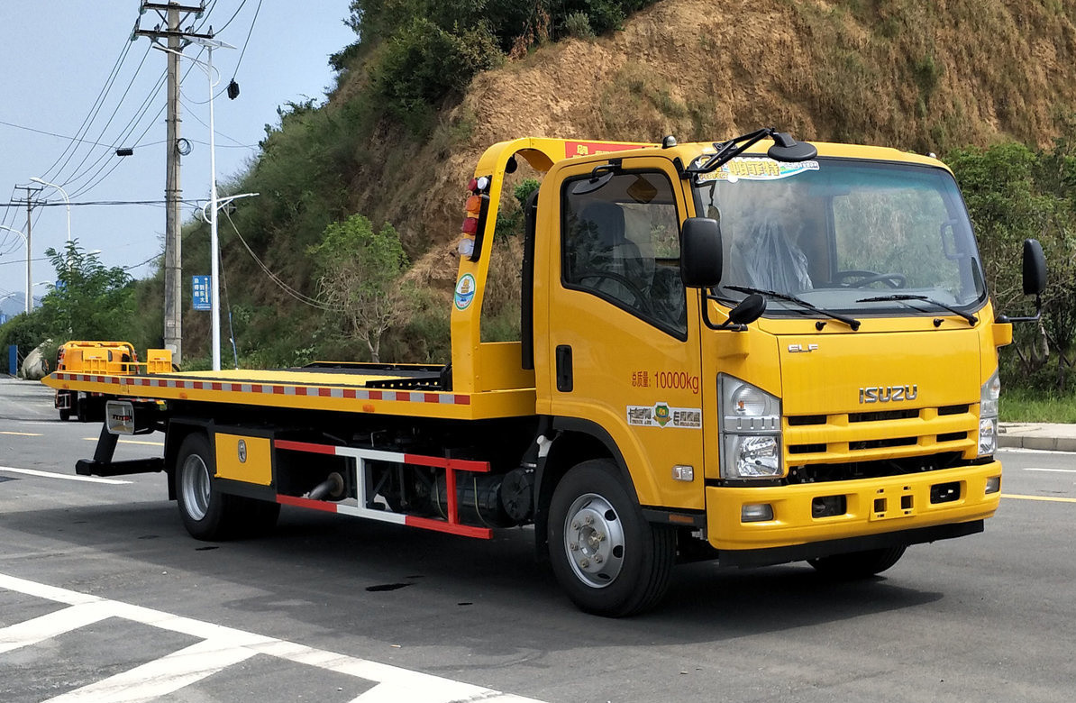 Small Wrecker Tow Trucks Flat Bed 4500mm Wheelbase 190hp Diesel Engine Six Speed Manual