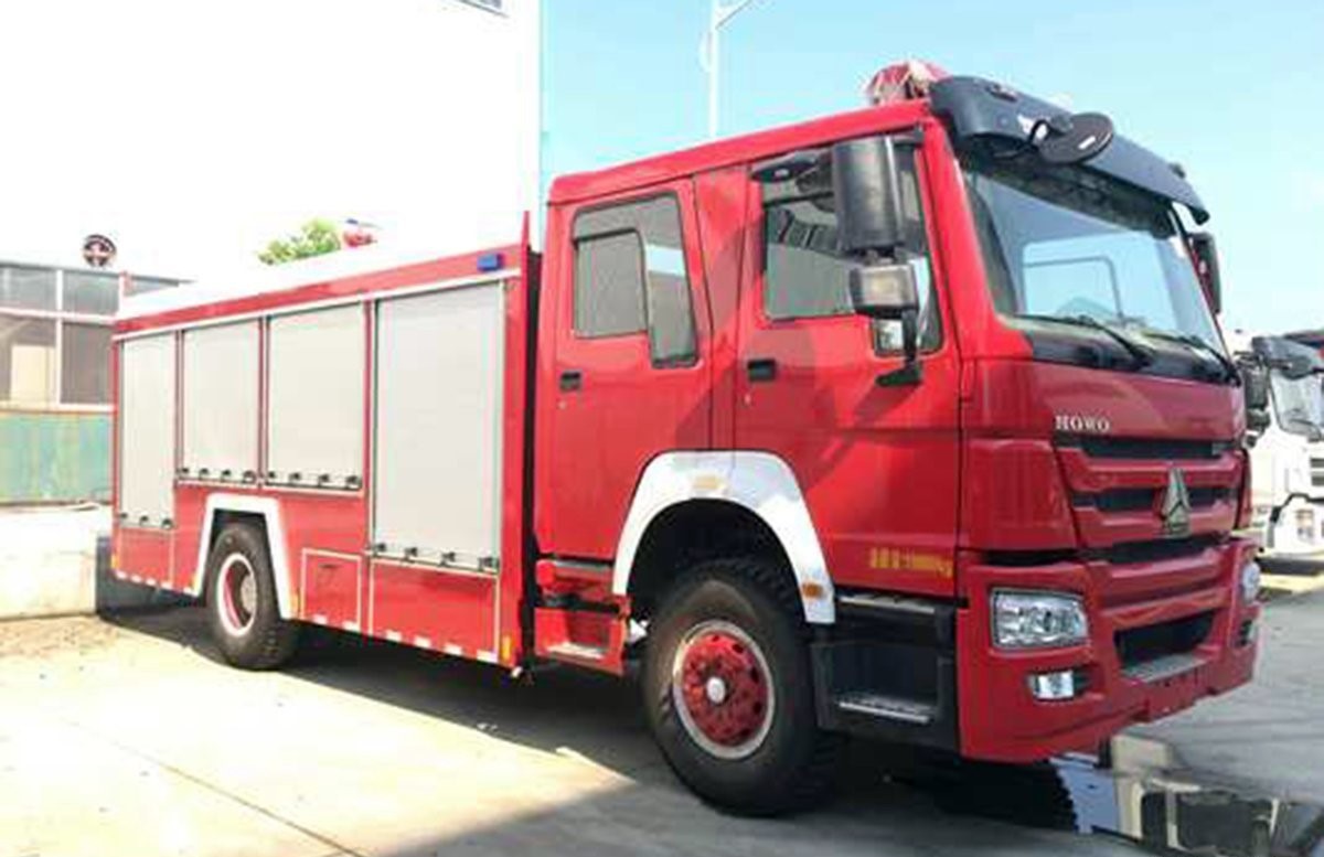 Brand New Heavy Duty 4X2 8000L Water Foam Fire Engine Powder Combined Fire Engine Rescue