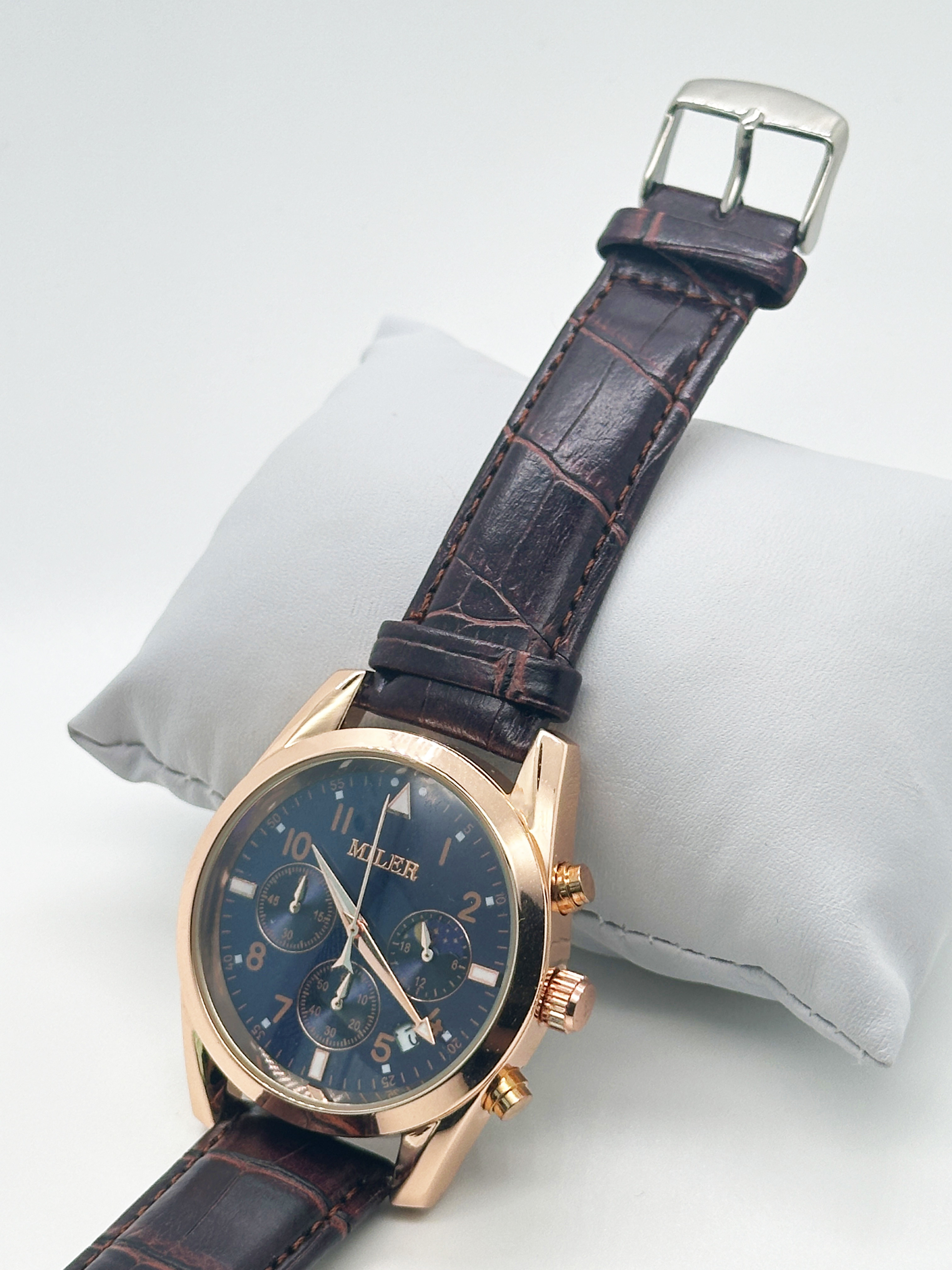 Classic Luxury Men Quartz Watch Waterproof Round Fashionable Mens Watches