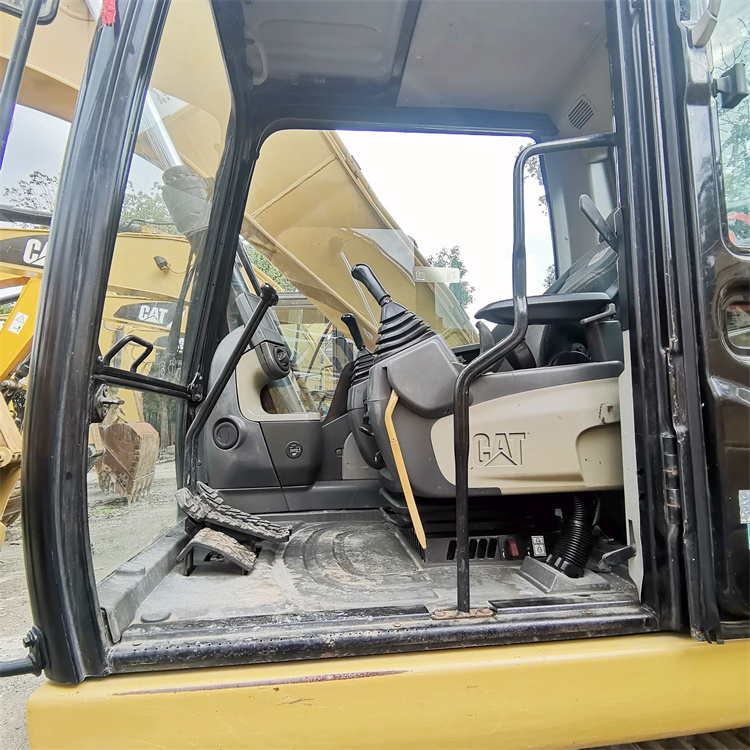 Caterpillar 320d2 20 Ton Used Excavator with Original Hydraulic Valve at Affordable