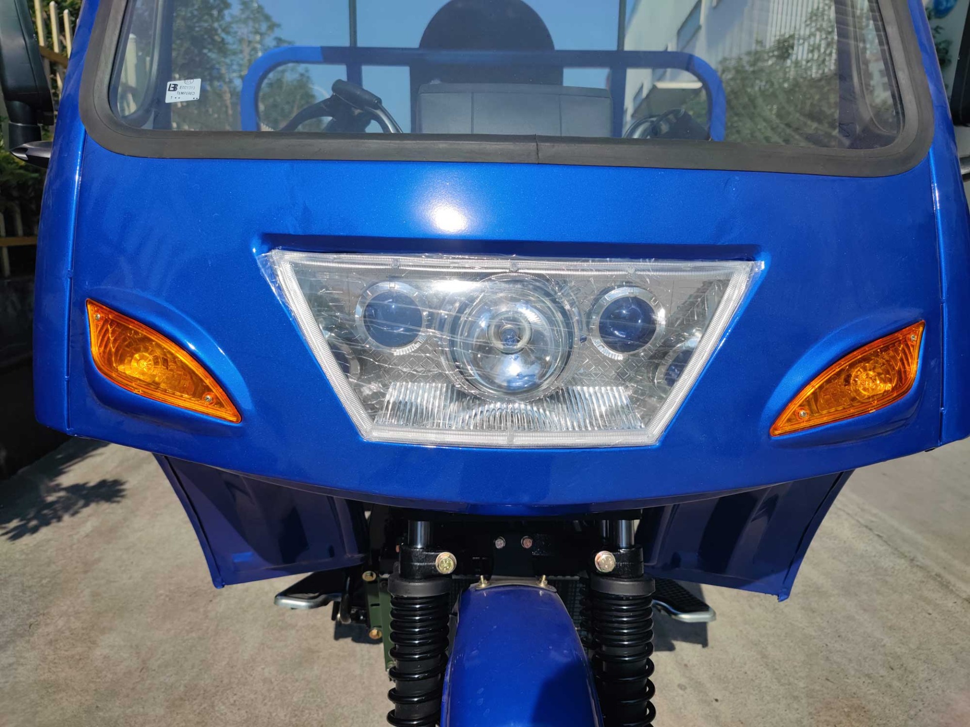 Red Lifan Blue Body Box Frame Battery Double Axle Tricycle for Cargo Transport