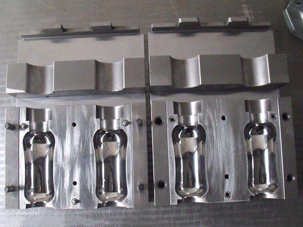 P20 718 738 NAK80 S136 2738 2316 Pet Water Bottle Blowing Mold Custom Made