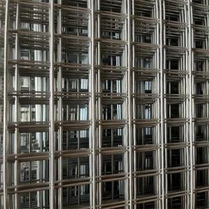 China 2x4 3x3 5x5 Square Hole  Stainless Steel Welded Wire Mesh Panels For Rabbit Cage on sale