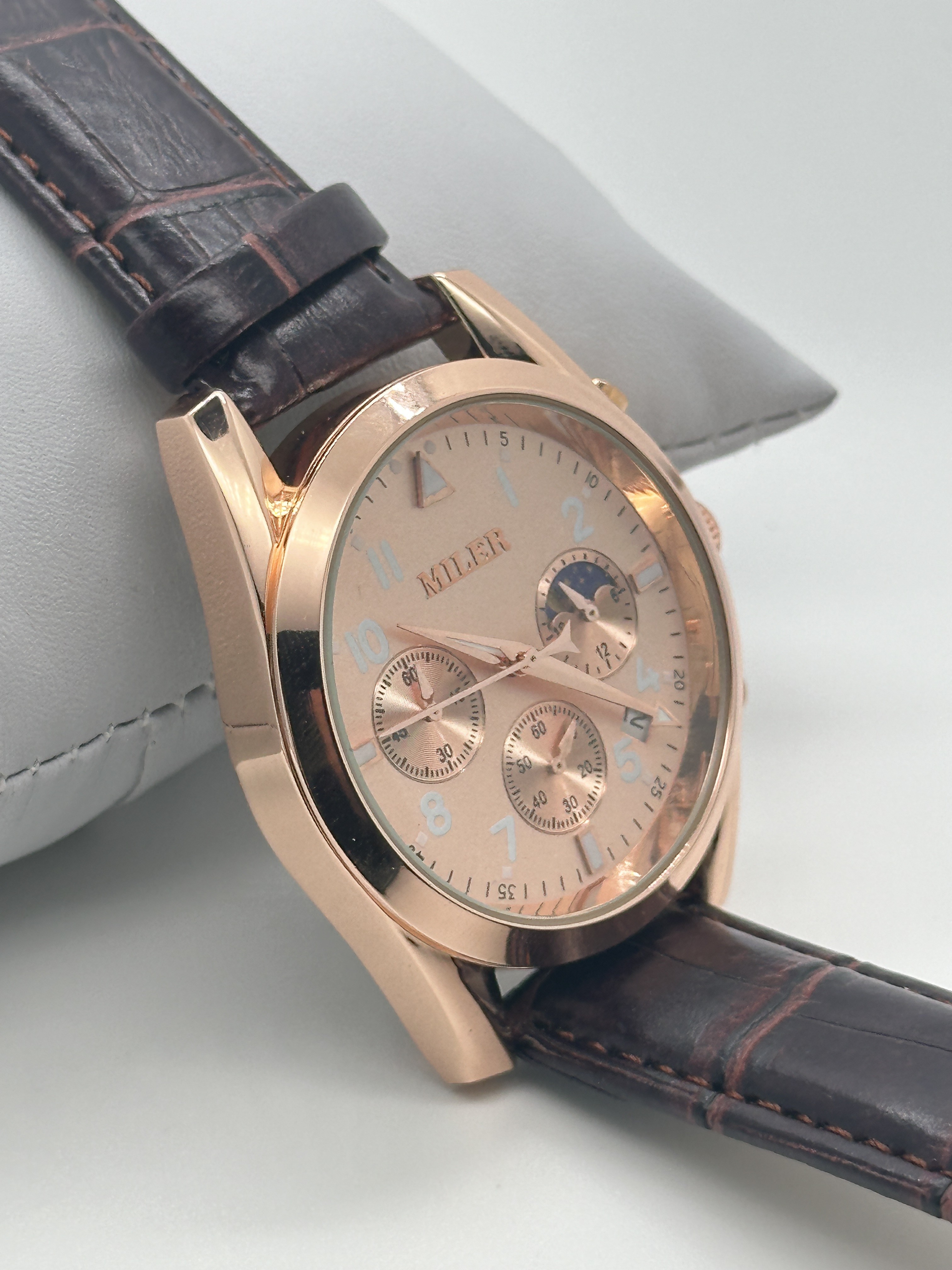 Three-Eyed Six-Needle Quartz Black Leather Wristwatch With Luminous Hands