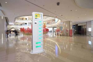 China Floor Standing Mobile Phone Cell Phone Charging Stations With Remote Platform And Differnt Payment Devices wholesale