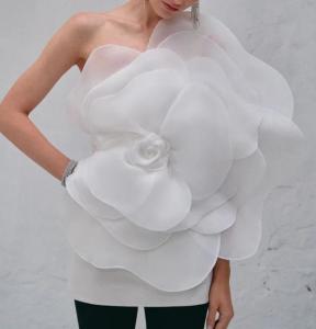 China Apparel Custom Vendor High End Slanted Shoulder Flower Dress Sleeveless Skirt White Wedding Dress wholesale