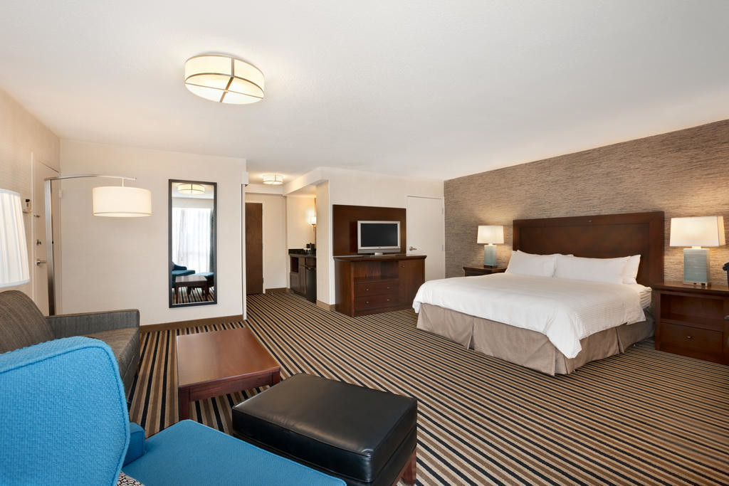 Hotel Room Furniture Cherry Wood King size Bed and Desk set in Modern American design style