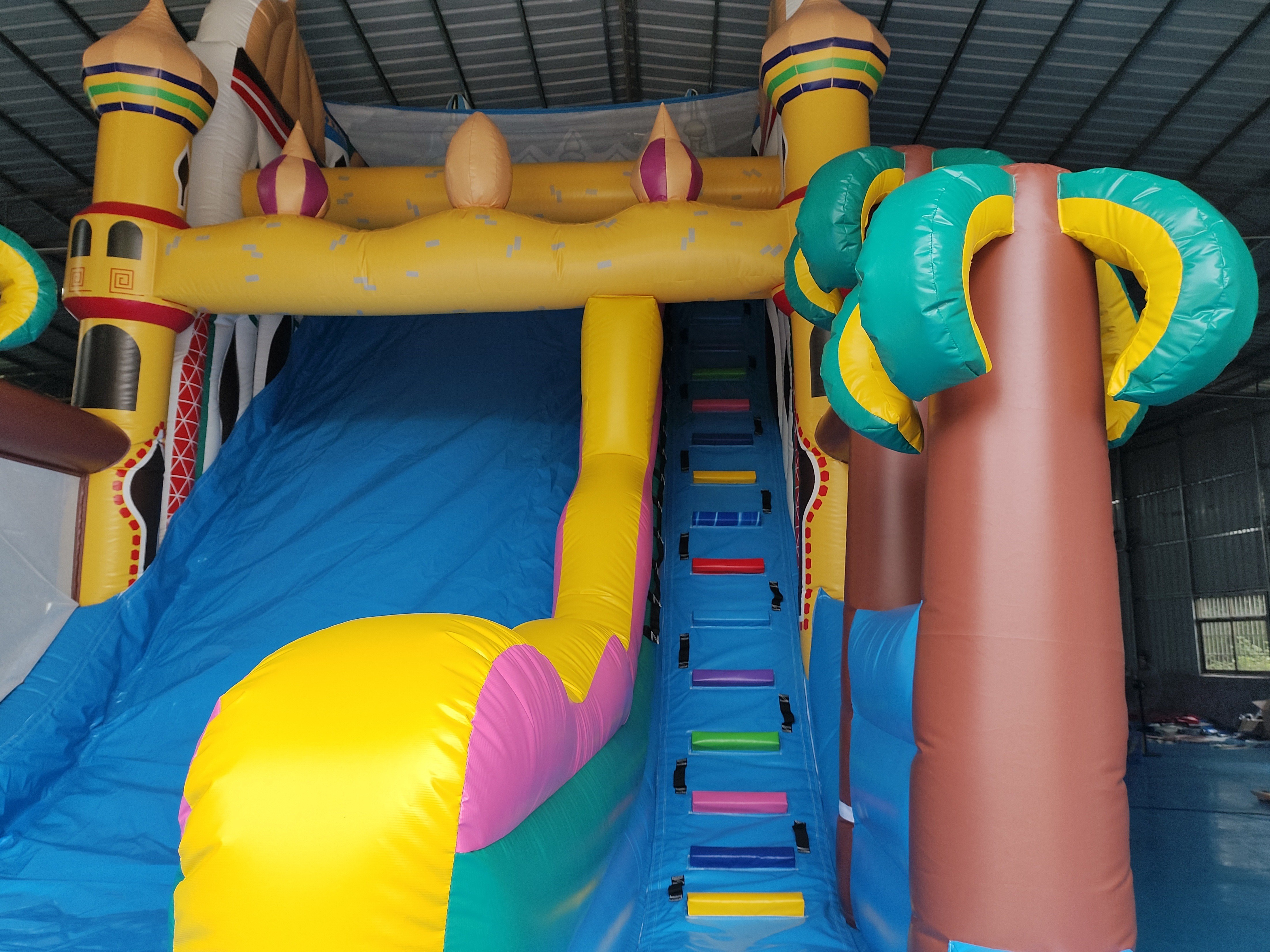 High Quality Outdoor Digital Printing Inflatable Slide Princess Lamp Of Aladdin Cartoon Inflatable Castle For Kids