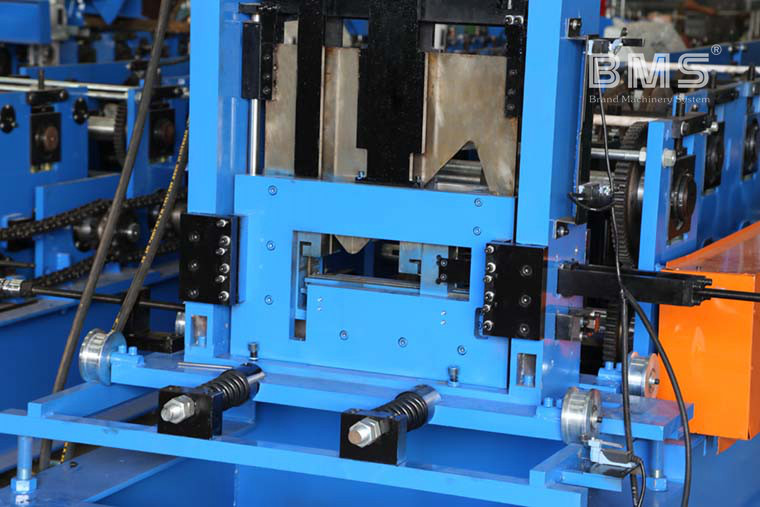 Yield Strength 550Mpa Thickness 3.5mm Purlin Roll Forming Machine