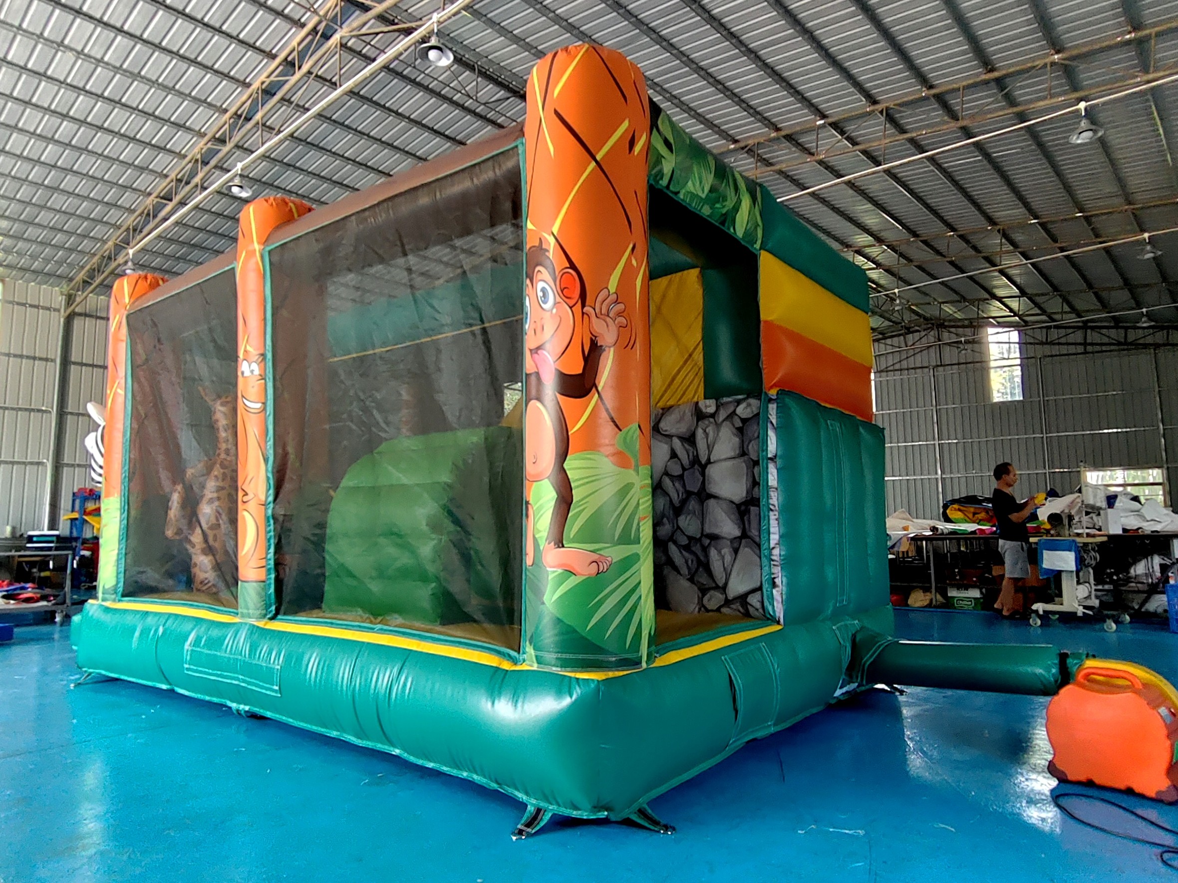 Customized Popular Inflatable Castle Animals Figures Inflatable Bouncer House With Dry Slide Jumping House For Event