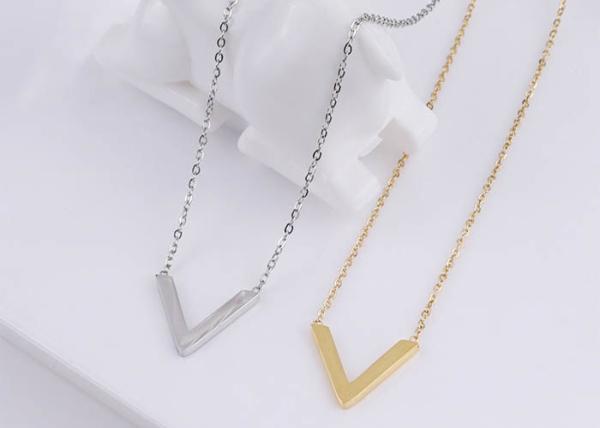 V Letter words necklace female luxury chain fashion 18K gold logo popular