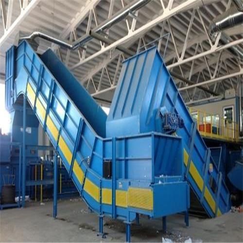 Quality High Efficiency Slat Chain Conveyor Machine Iron Materials 1200-2600mm Width for sale