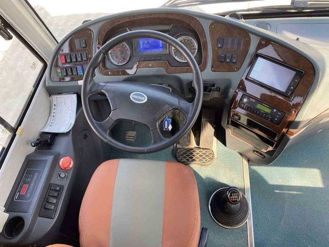 Used Luxury Buses 32 Seats Second Hand Higer Coach Bus KLQ6796 Yuchai Engine White Color