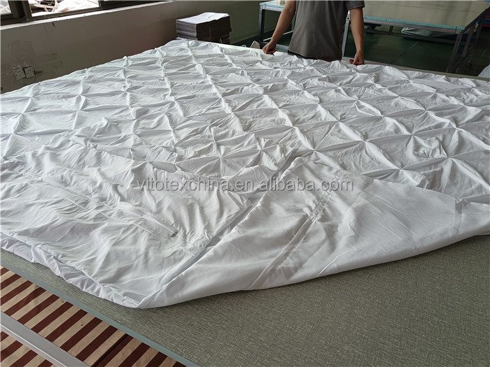 Popularity Stock 90GSM 3 Pieces Pintuck Cover Soft Microfiber Bedding Set All-Season Customized Zipper Closure